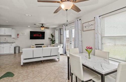 Port Isabel House | Modern 3BR Retreat: Just 8 Min to Beach & Ocean Views