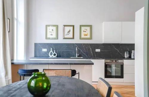 Neubau Apartment | 8 Minutes to Inner City I 5 Min walk to Metro I Wifi