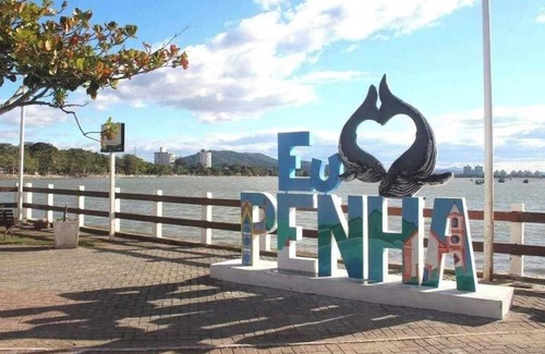 Penha House | Convenient Stay Near Beto Carrero World and Central Beach