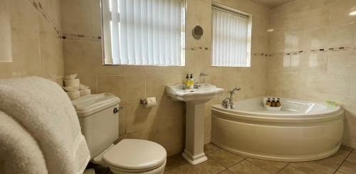 Downpatrick House | Cozy 3-Bedroom Retreat in Newry Mourne with Ocean View