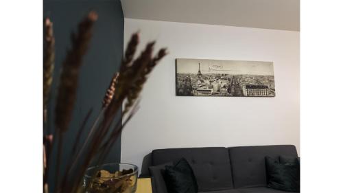 Le Kremlin-Bicetre Apartment | Modern 8-People Hotel in Paris - Near Metro & Free WiFi