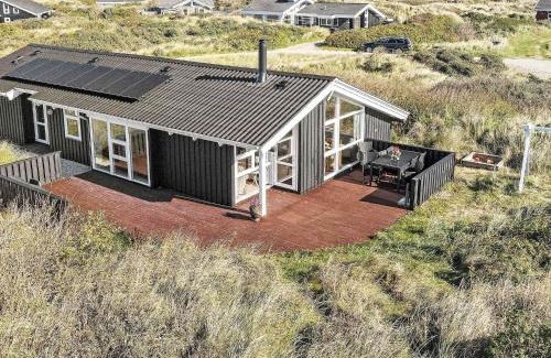 Hjørring House | Spacious 8-Person Holiday Home with Pool in Hjørring