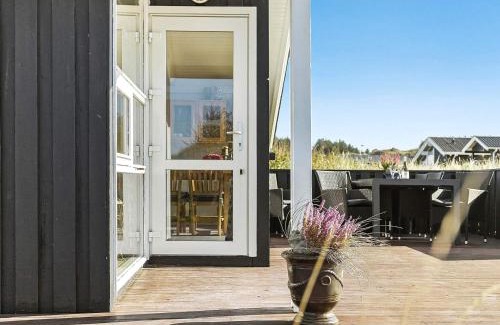 Hjørring House | Spacious 8-Person Holiday Home with Pool in Hjørring