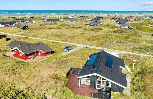 Hjørring House | Spacious 8-Person Holiday Home with Pool in Hjørring