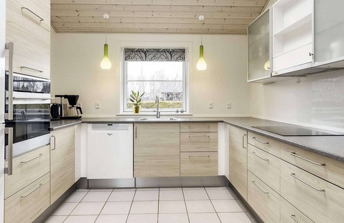 Bøtø By House | Spacious Holiday Home for 8 in Væggerløse with Ocean View