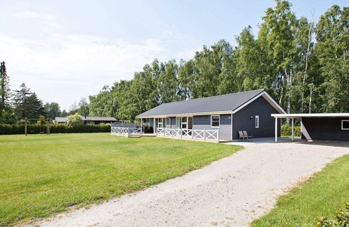 Bøtø By House | Spacious Holiday Home for 8 in Væggerløse with Ocean View