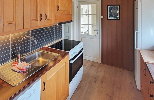 Snillfjord House | Ideal 8-Person Holiday Home with Oceanfront Views