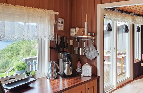 Snillfjord House | Ideal 8-Person Holiday Home with Oceanfront Views