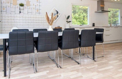 Handrup Strand House | Ideal 8-Person Holiday Home in Ebeltoft with Breakfast