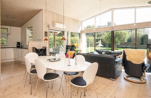 Fjellerup House | Spacious 8-Person Holiday Home with Ocean View in Glesborg