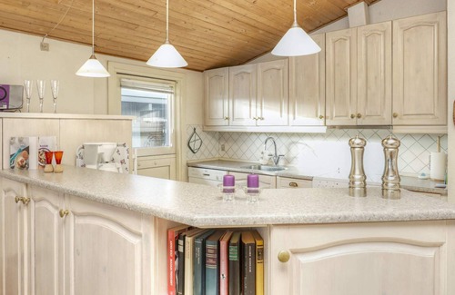 Bøtø By House | Spacious 8-Person Holiday Home in Vaeggerlose with Kitchen