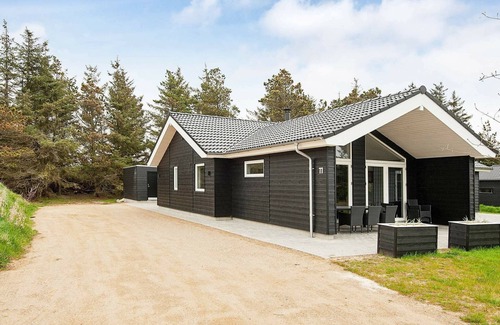 Blavand Strand House | Ideal Holiday Home for 8 in Blåvand with Oceanfront Pool