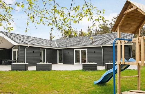 Blavand Strand House | Ideal Holiday Home for 8 in Blåvand with Oceanfront Pool