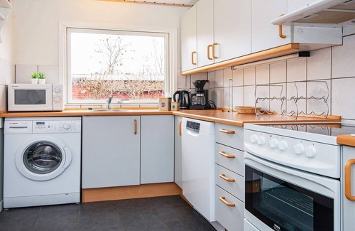 Grena Strand House | Spacious 8-Person Holiday Home with Ocean View in Grenaa