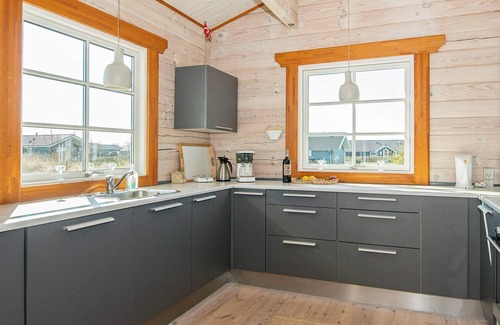 Falen House | Spacious 8-Person Holiday Home in Hemmet with Breakfast
