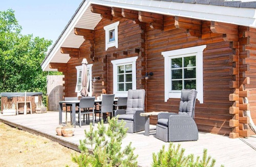 Falen House | Spacious 8-Person Holiday Home in Hemmet with Breakfast