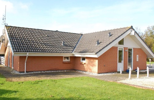 Bork Havn House | Spacious 8-Person Holiday Home with Ocean View in Hemmet