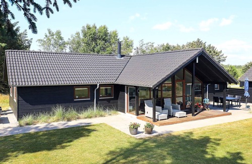 Grønhøj House | Perfect Holiday Home for 8 in Løkken with Spa & Breakfast