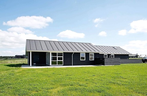 Nr. Lyngby House | Spacious Holiday Home for 8 in Løkken with Pool & Spa