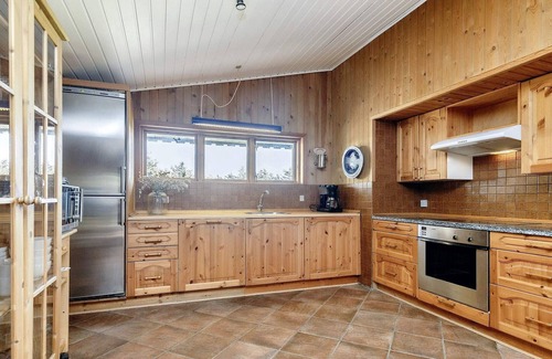 Nørre Lyngby House | Ideal 8-Person Holiday Home with Oceanfront Views in Løkken