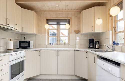 Nr. Lyngby House | Spacious 8-Person Holiday Home in Løkken with Ocean View
