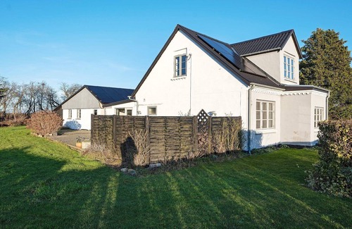 Nysted House | Spacious 8-Person Holiday Home with Kitchen in Nysted