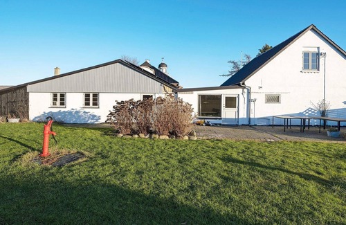 Nysted House | Spacious 8-Person Holiday Home with Kitchen in Nysted