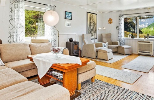 Gildeskal House | Spacious 8-Person Holiday Home with Oceanfront Views