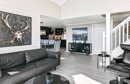 Valldal House | Ideal 8-Person Holiday Home with Ocean View in Valldal