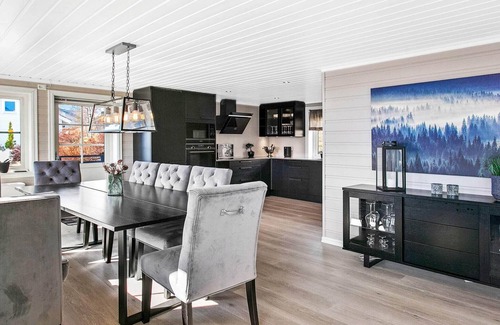 Valldal House | Ideal 8-Person Holiday Home with Ocean View in Valldal