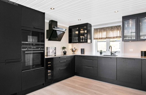 Valldal House | Ideal 8-Person Holiday Home with Ocean View in Valldal