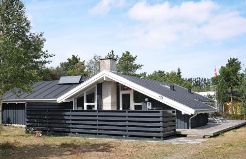 Aalbaek House | Ideal 8-Person Holiday Home with Hot Tub in lb k