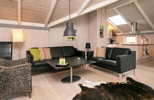 Aalbaek House | Ideal 8-Person Holiday Home with Hot Tub in lb k