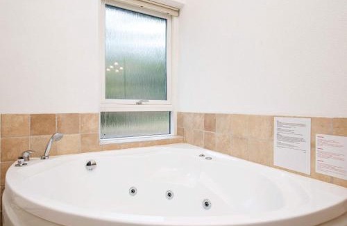 Aalbaek House | Spacious 8-Person Holiday Home in LB K - Rated 9/10