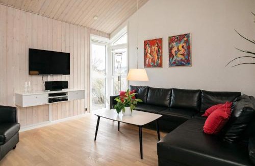 Aalbaek House | Spacious 8-Person Holiday Home in LB K - Rated 9/10
