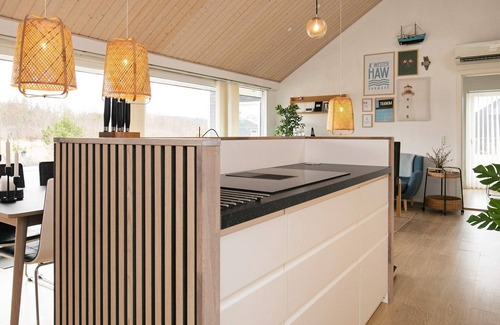 Tranum House | Spacious 8-Person Holiday Home in Brovst - Guest Rated 9.8