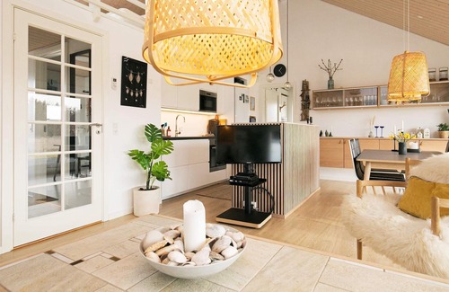 Tranum House | Spacious 8-Person Holiday Home in Brovst - Guest Rated 9.8
