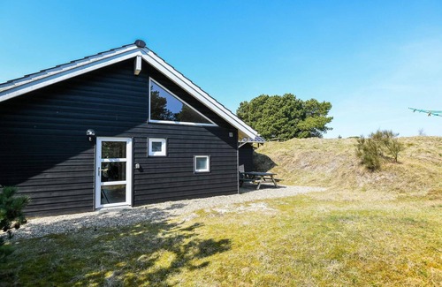 Rindby Strand House | Cozy 8-Person Holiday Home in Fanø - Pet Friendly & More
