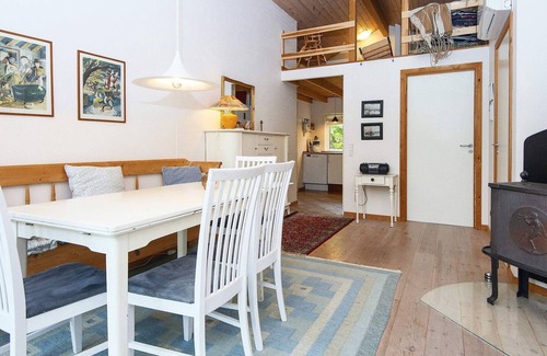 Grena Strand House | Spacious 8-Person Holiday Home with Ocean View in Grenaa