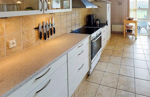 Bork Havn House | Spacious 8-Person Holiday Home in Hemmet with Breakfast