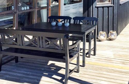 Hjørring House | Spacious 8-Person Holiday Home in Hj rring - Pet Friendly