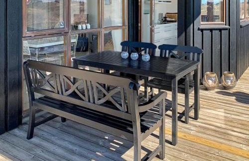 Hjørring House | Spacious 8-Person Holiday Home in Hj rring - Pet Friendly