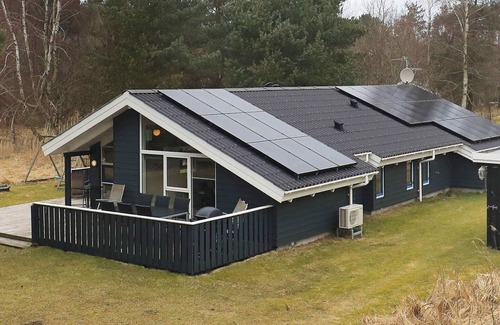 Læsø House | Spacious 8-Person Holiday Home in Læsø with Spa Access