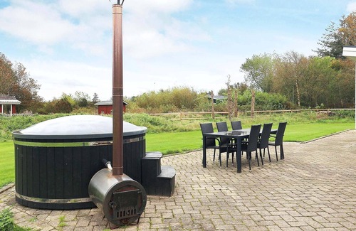 Nørre Lyngby House | Ideal 8-Person Holiday Home in Løkken with Top Amenities
