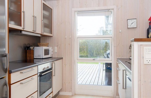 Lemvig House | Ideal 8-Person Holiday Home with Oceanfront Views in Lemvig