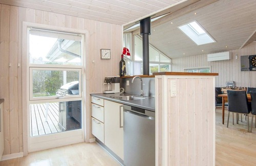 Lemvig House | Ideal 8-Person Holiday Home with Oceanfront Views in Lemvig