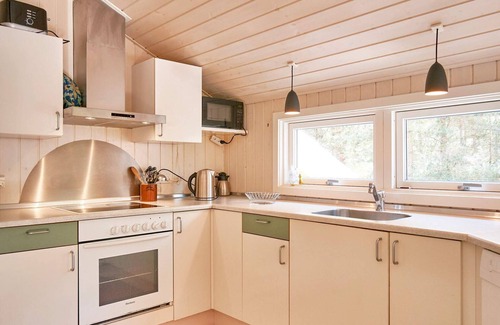 Spidsegard House | Spacious 8-Person Holiday Home with Ocean View in Nexø