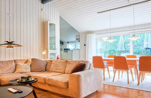 Spidsegard House | Spacious 8-Person Holiday Home with Ocean View in Nexø