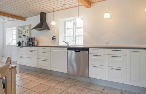 Nexo House | Ideal 8-Person Holiday Home in Nexø with Breakfast Included