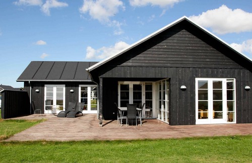 Nysted House | Family-Friendly 8-Person Holiday Home with Ocean View